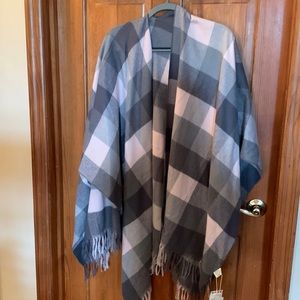 Pink and grey wrap, with fringe bottom